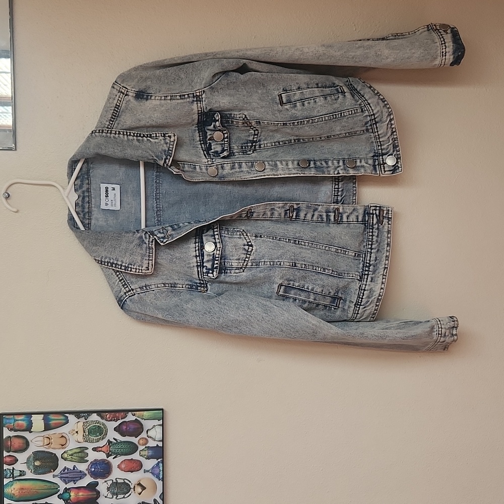 Acid-wash denim jacket. Only worn twice in excellent condition.
